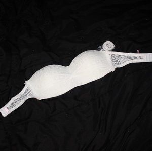 🌷 NWT Cute White Bra with Detachable Straps